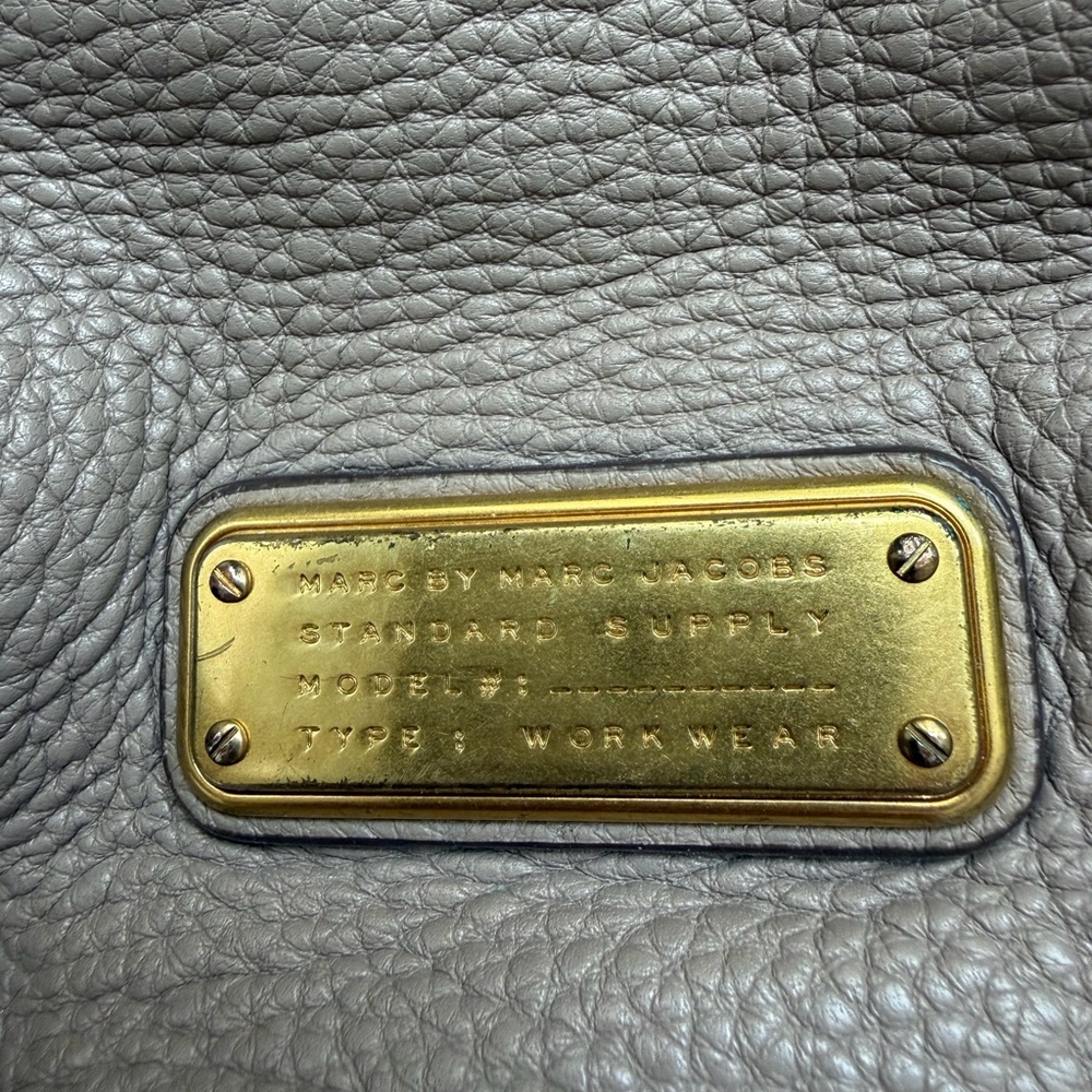 Marc by Marc Jacob’s Gray Leather Shoulder Bag - Neutral Pebbled Leather - Picture 2 of 9